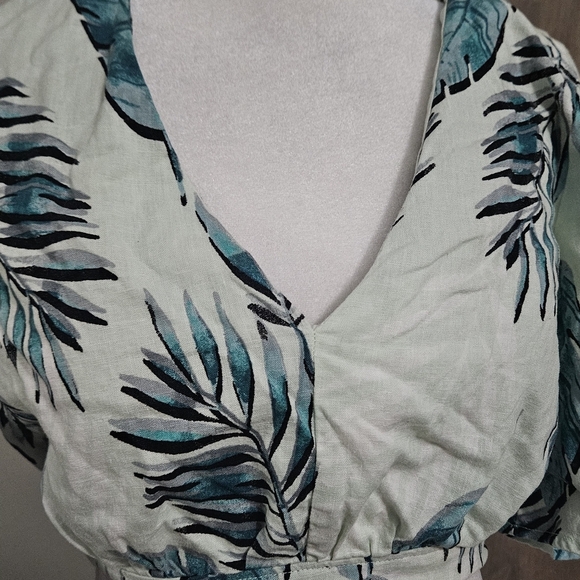 LE LIS Tropical Linen Blend Leaf Print Puff Sleeve Crop Top Mint/teal.Size Small - Picture 6 of 13